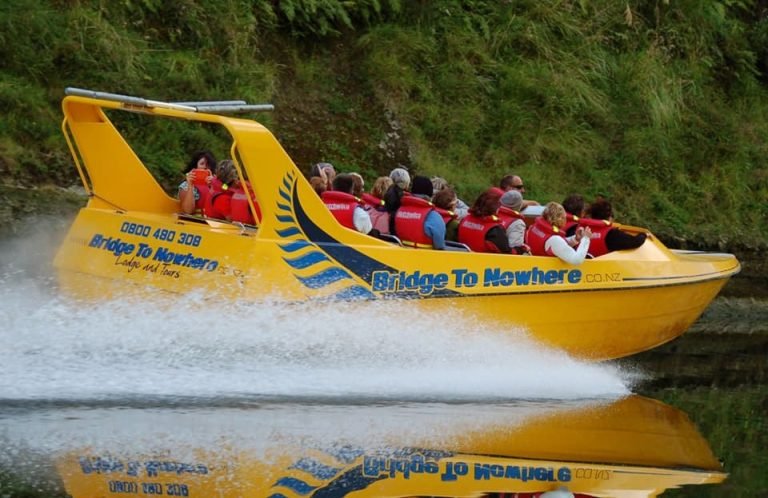 jet boat whanganui river 768x498