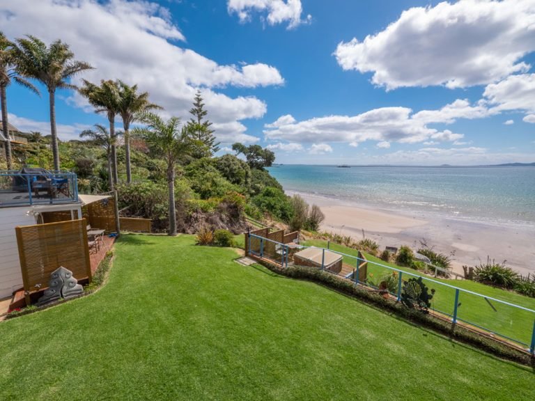 mangonui beachfront accommodation 768x576