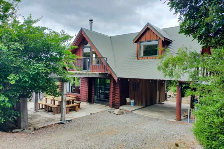 Ridgeway Log Cabin 768x512