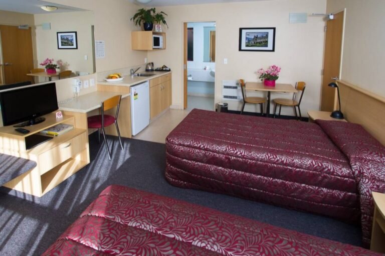 accommodation dunedin city 768x512
