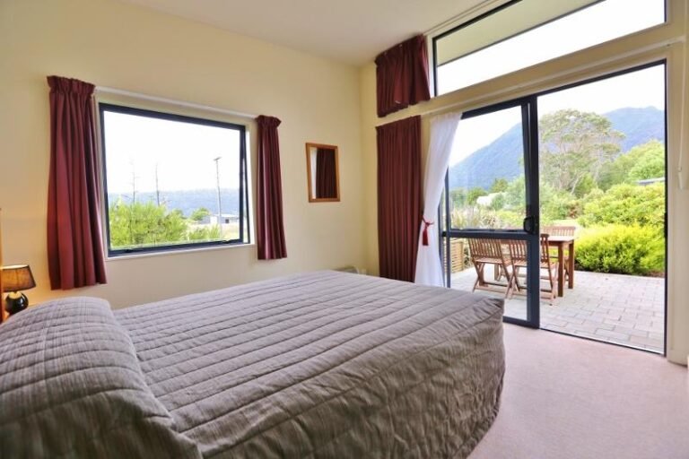 accommodation lake matheson 768x512