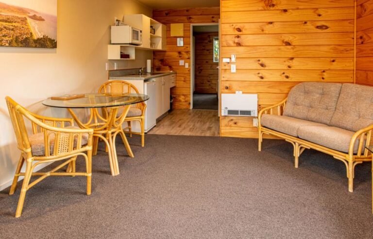 accommodation pauanui beach 768x492