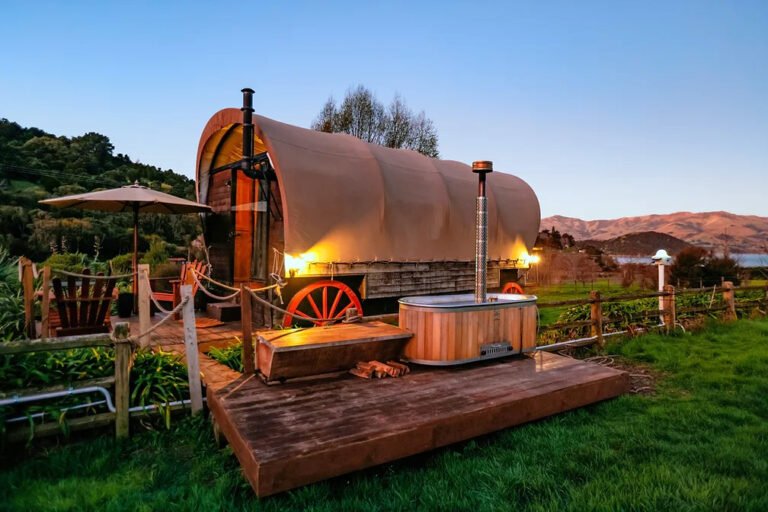 akaroa wagon accommodation 768x512