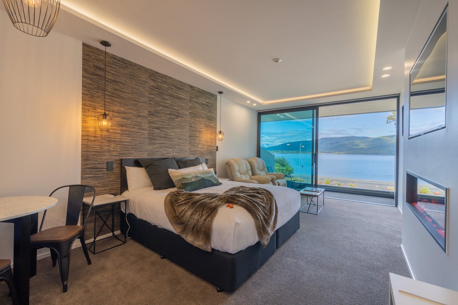 Fiordland Lakeview Motel & Apartments, Te Anau photo 2