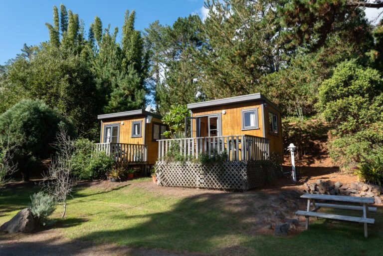 cabin accommodation ahipara 768x513