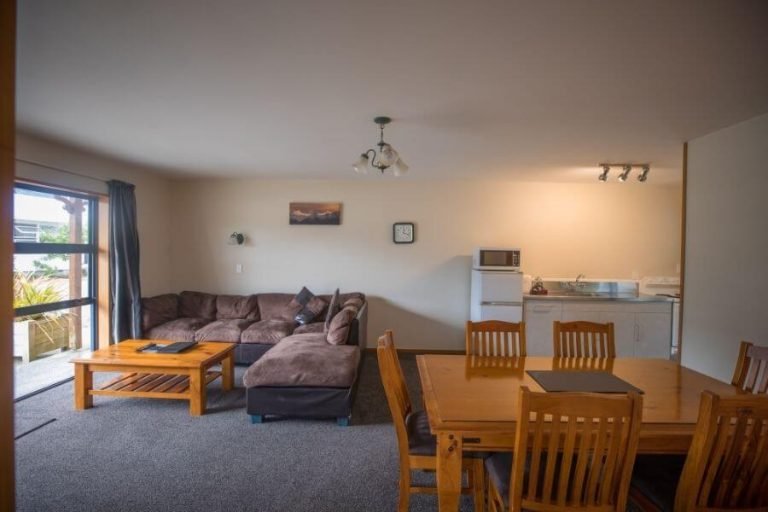 fox glacier accommodation 768x512