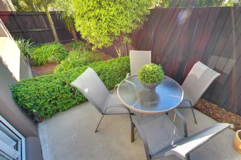 gallery courtyard 768x510