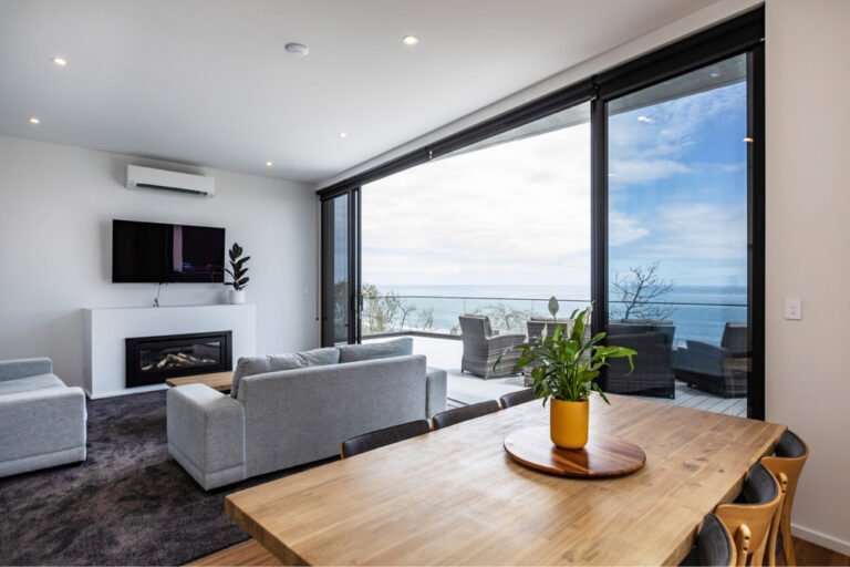 holiday house oakura taranaki 768x512