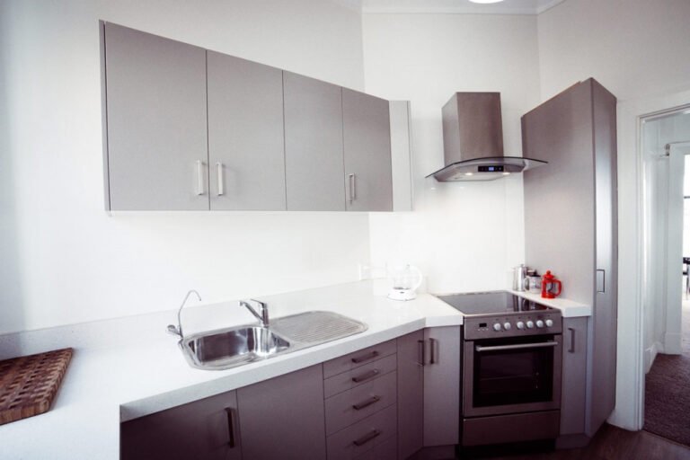 kitchen dunedin accommodation 768x512