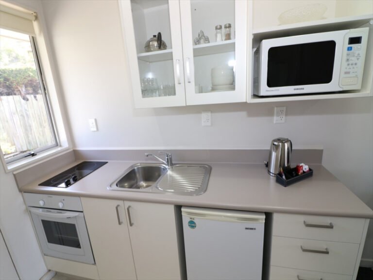 kitchen picton motel 768x576