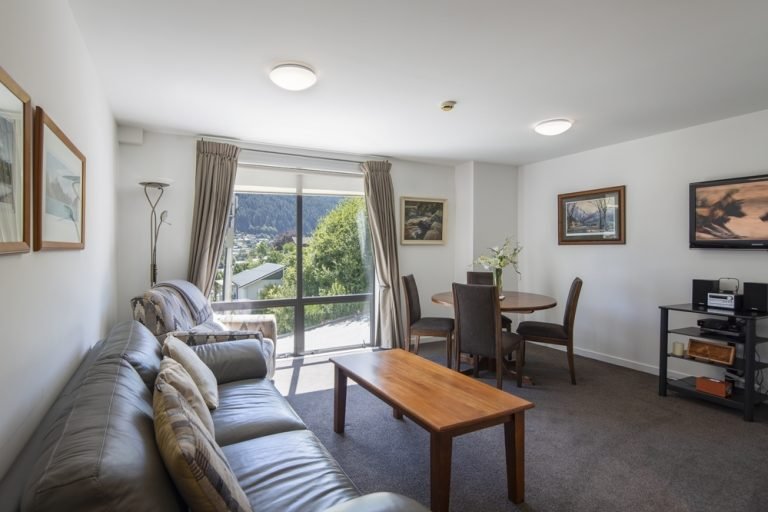 luxury apartment queenstown 768x512