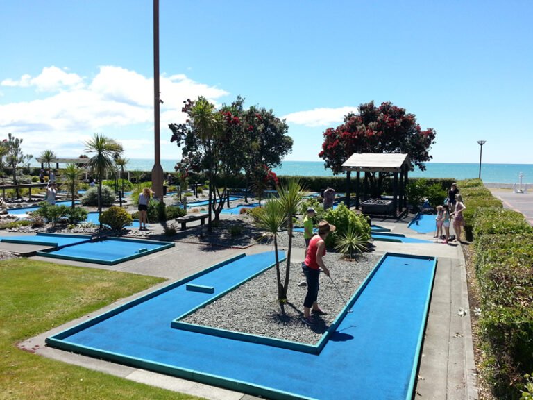 mini golf hawkes bay 768x576