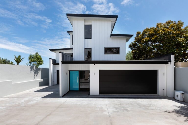 oakura beach accommodation 768x512