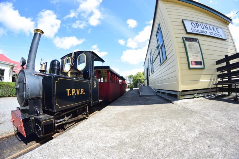 taranaki train ride 768x512