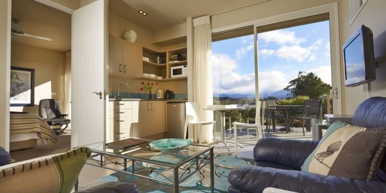 tasman luxury lodge 768x384