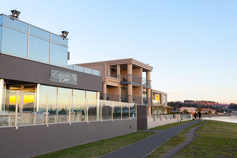 taupo lakefront accommodation 768x512