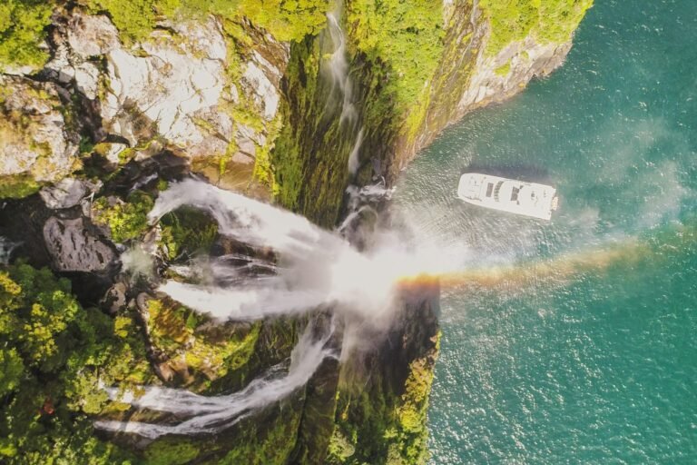 waterfall milford sound 768x512