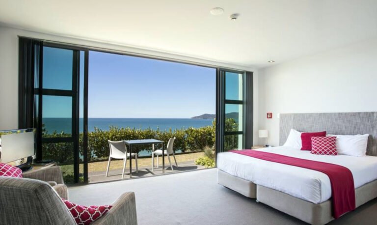 Cable Bay beach accommodation 768x458