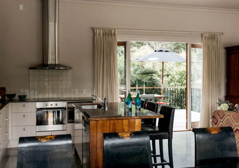 arapata lodge kitchen 768x540