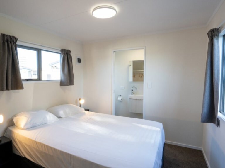 beachside cabin tauranga 768x573