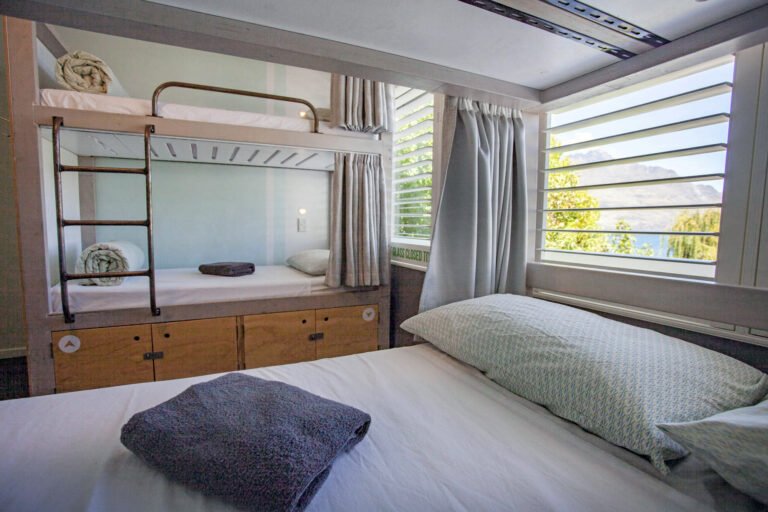 budget accommodation queenstown waterfront 768x512