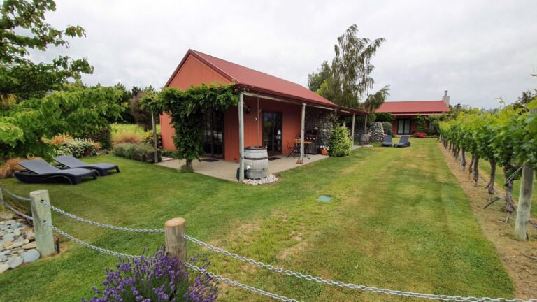 cromwell vineyard cottages 768x432