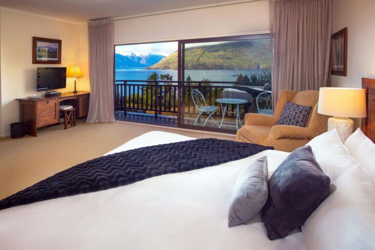 guest room hidden lodge queenstown 768x512