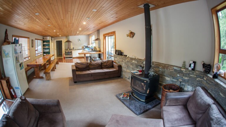 hikurangi dive lodge 768x432