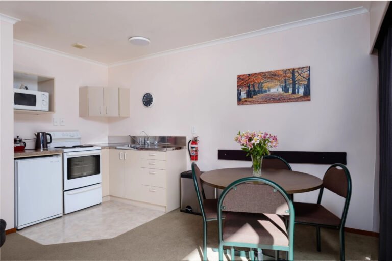 kitchen gore motel 768x513