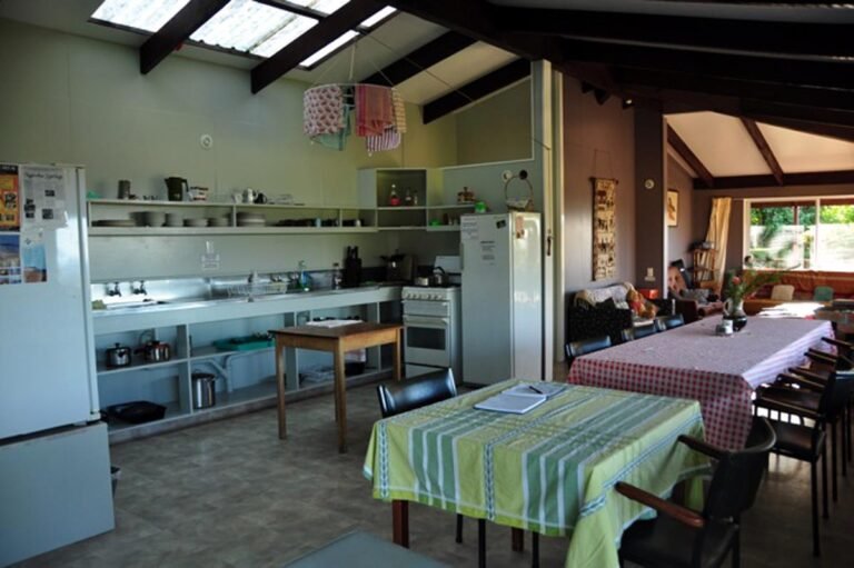 opononi budget accommodation 768x511