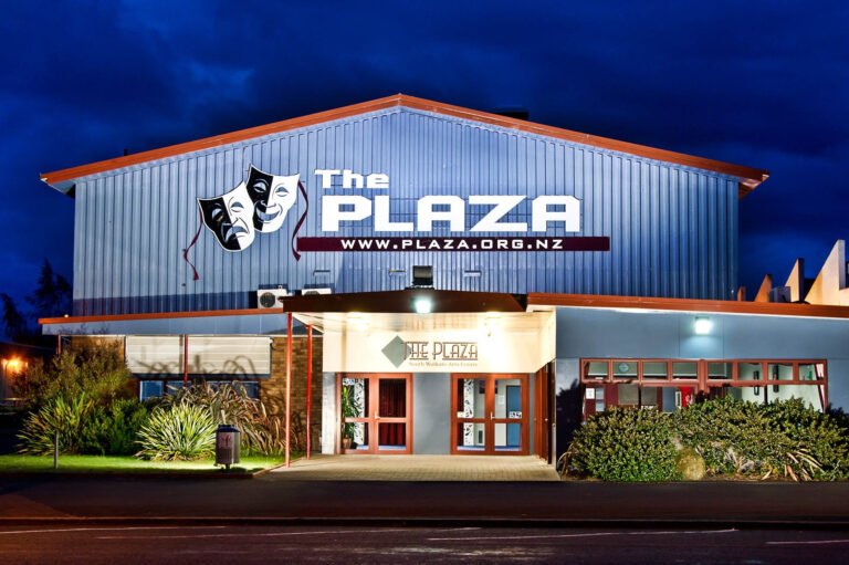 plaza putaruru 768x511