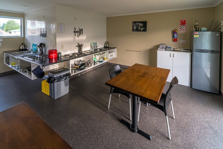 share kitchen te anau motel 768x512