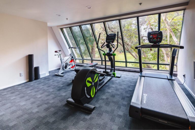 Auckland CBD hotel gym 768x512