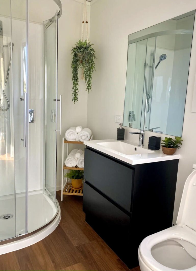 Bathroom Stratford accommodation 768x1059