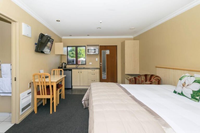 Blenheim motel in room spa 768x512