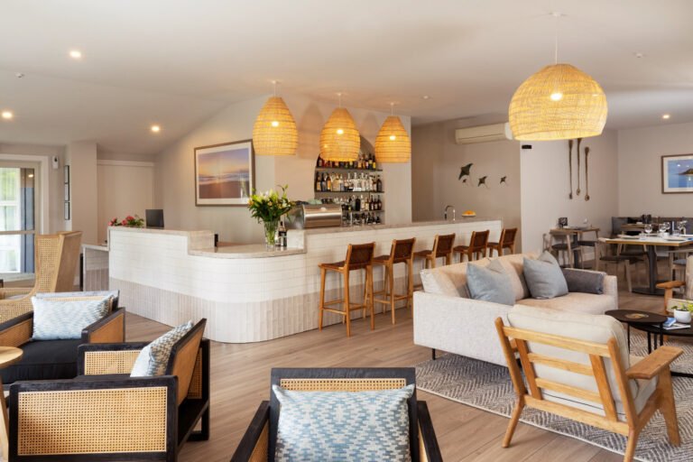 Pohara beach bar 768x512