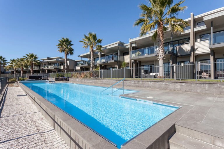 Pool Whitianga accommodation 768x512