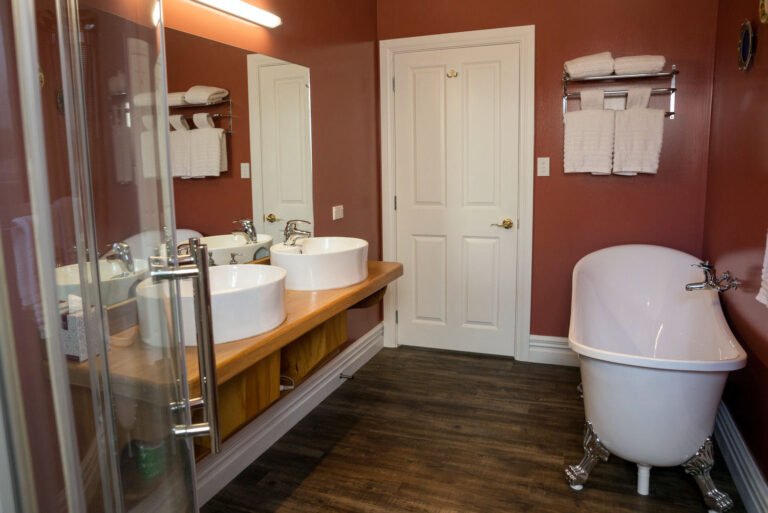 bathroom Kumara hotel 768x513