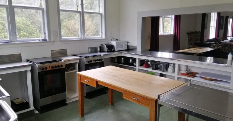 kitchen Ruapehu group lodge 768x399