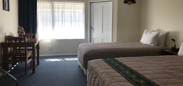 motel tahunanui beach 768x360