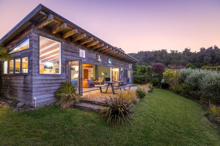 Golden Bay Holiday Home 768x512