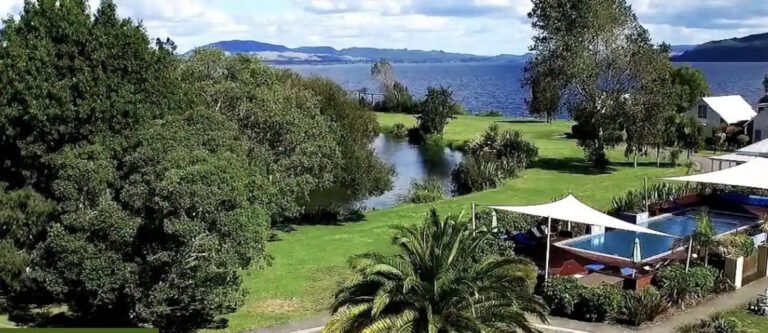 Holiday villa Lake Rotorua 768x333