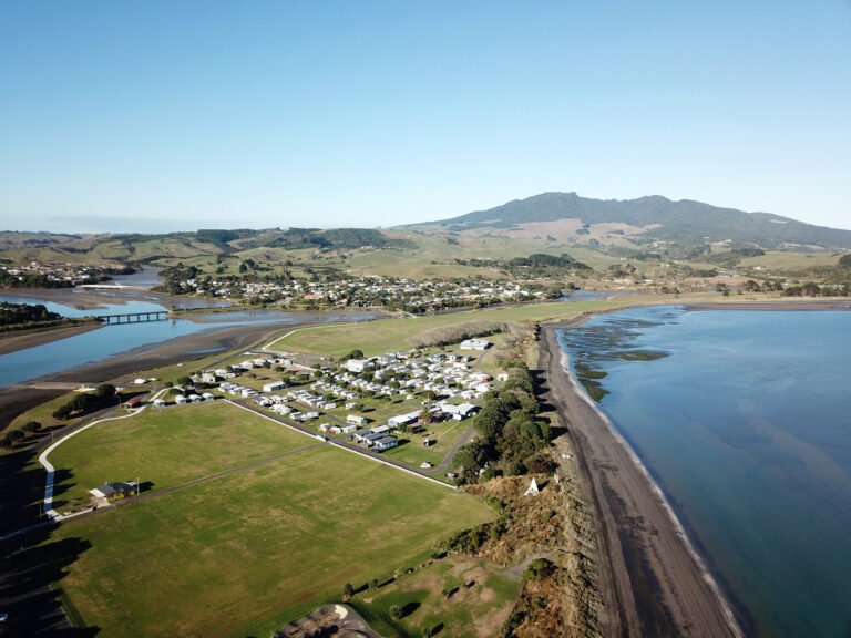 Raglan Beach accommodation 768x576