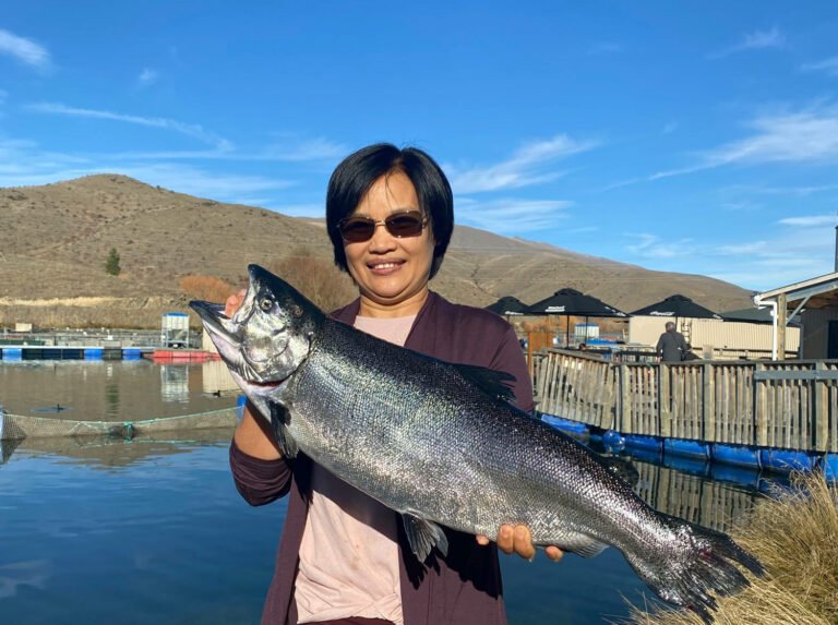 Salmon farm fishing NZ 768x573