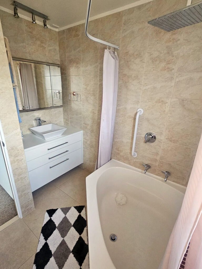 Spa bath Rotorua holiday house 768x1024