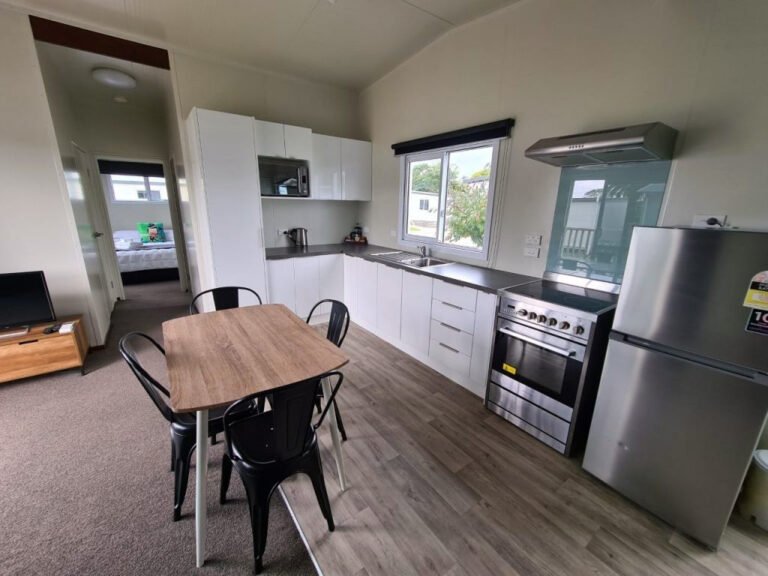 Whakatane Beach accommodation 768x576