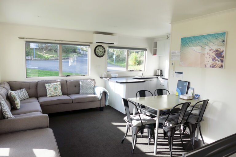 Accommodation Red Beach Auckland 768x512
