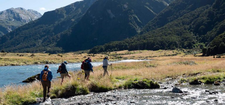 Hiking Mt Aspiring National Park 768x360
