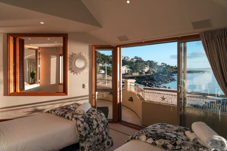 Holiday house Takapuna beach 768x512