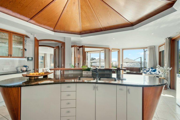 Takapuna Beach holiday rental 768x512